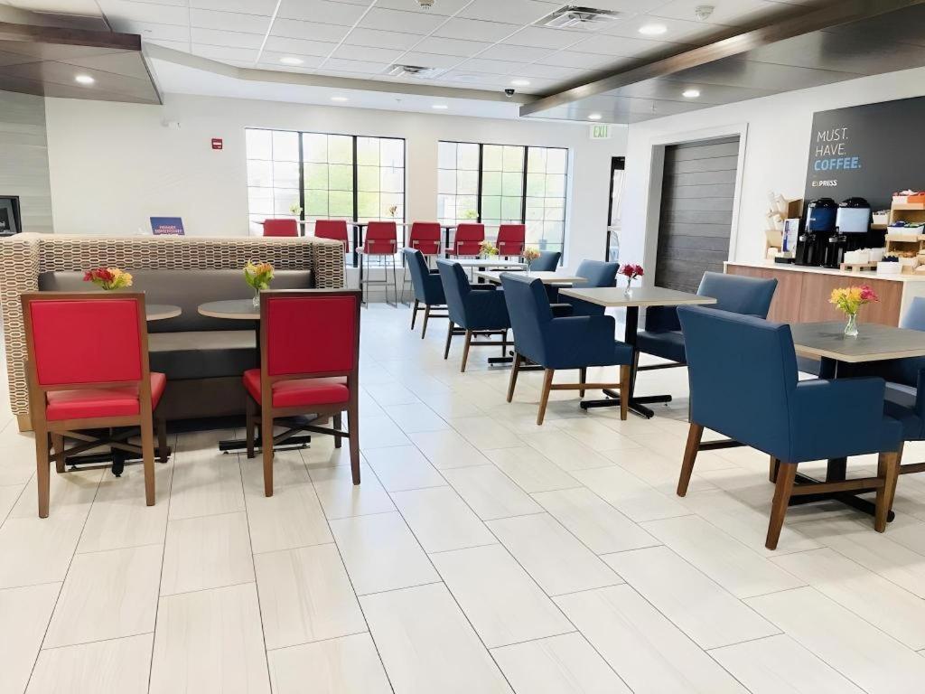 Holiday Inn Express Hotel & Suites Grand Island By Ihg Eksteriør bilde